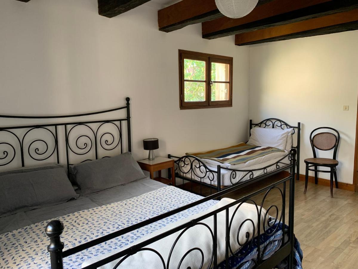 Spacious Apartment In A Charming, Tranquil Village Saint-Vincent-Rive-dʼOlt Exteriör bild