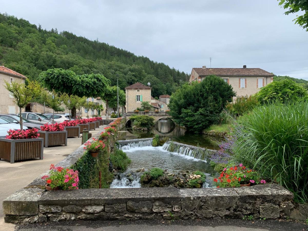 Spacious Apartment In A Charming, Tranquil Village Saint-Vincent-Rive-dʼOlt Exteriör bild